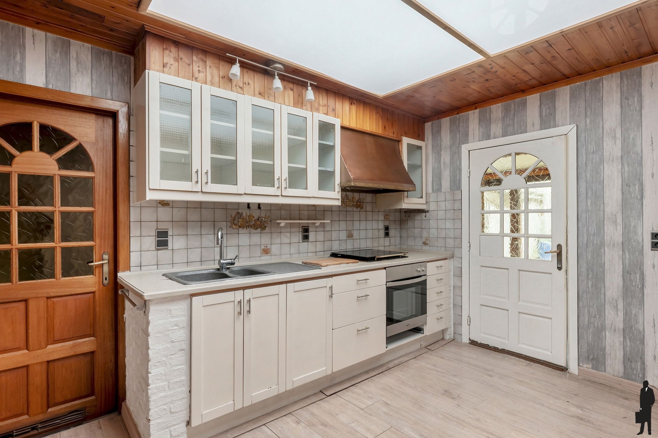 Ruime woning met 3 SLPK en koer in het centrum foto 6