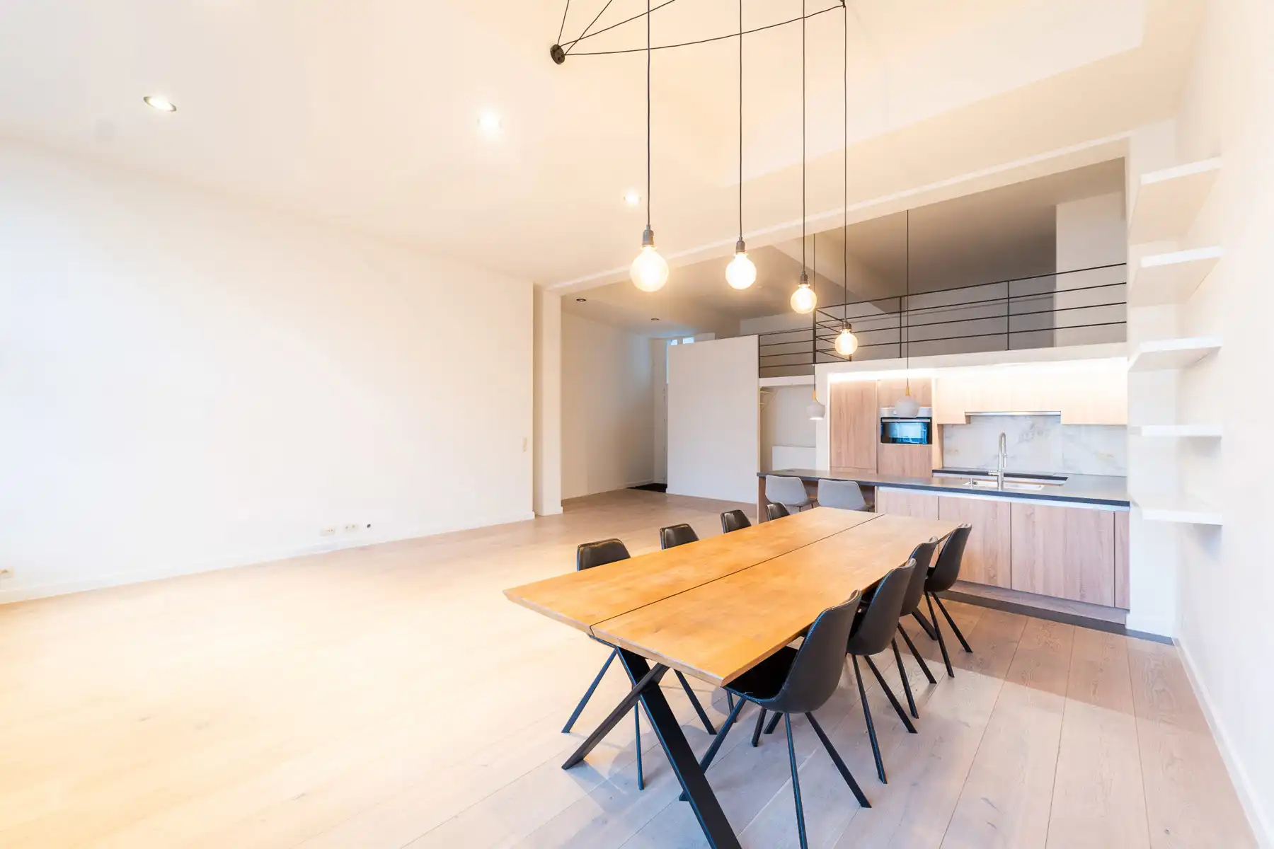 Ruime loft met 2 slaapkamers op centrale locatie foto 3