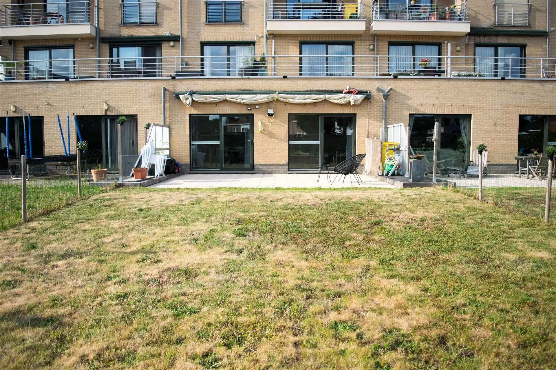 Gelijkvloers appartement met tuin foto 9