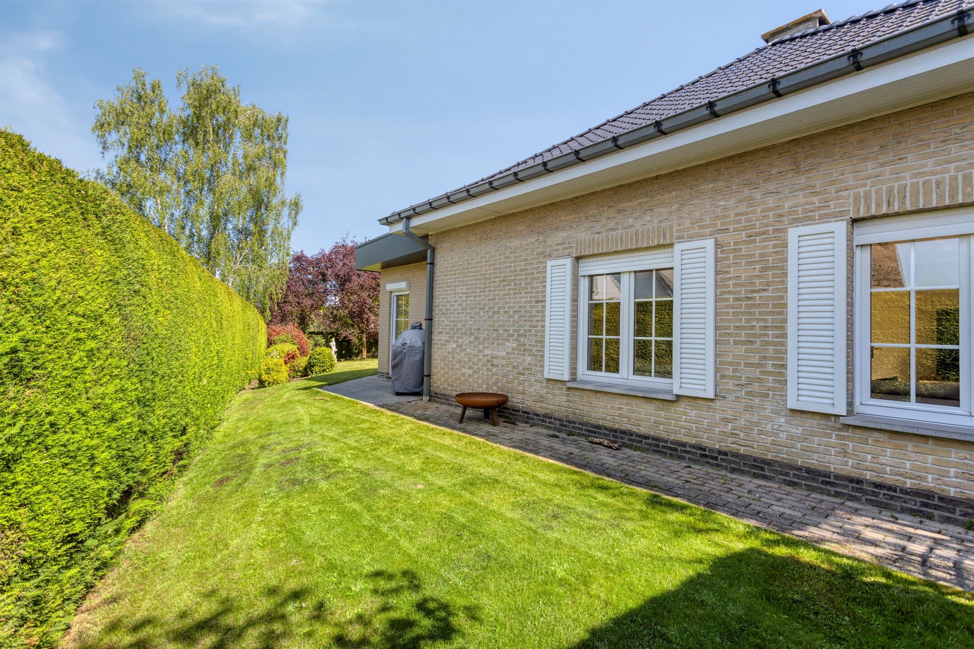 Prachtig gerenoveerde villa op mooi perceel foto 33