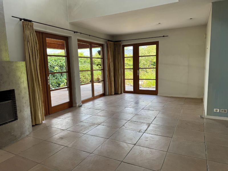 TE HUUR villa in rustige buurt foto 8