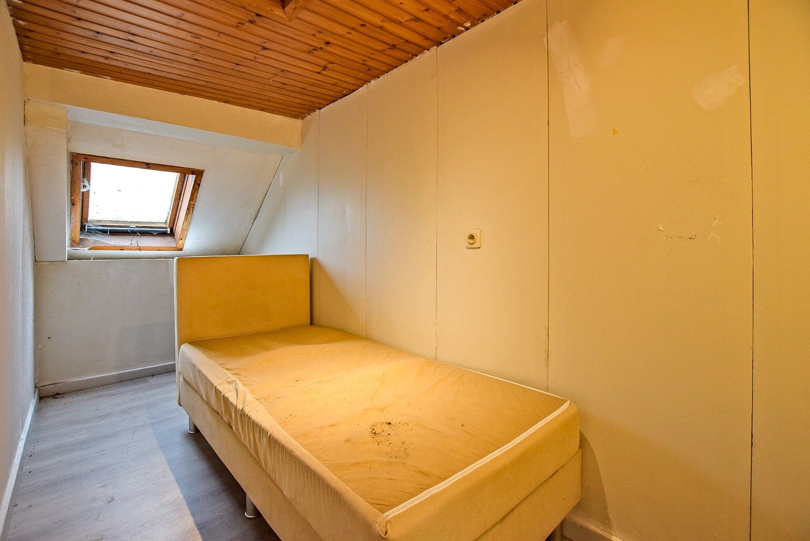 Te renoveren woning met 3 slaapkamers en zongerichte tuin. foto 16