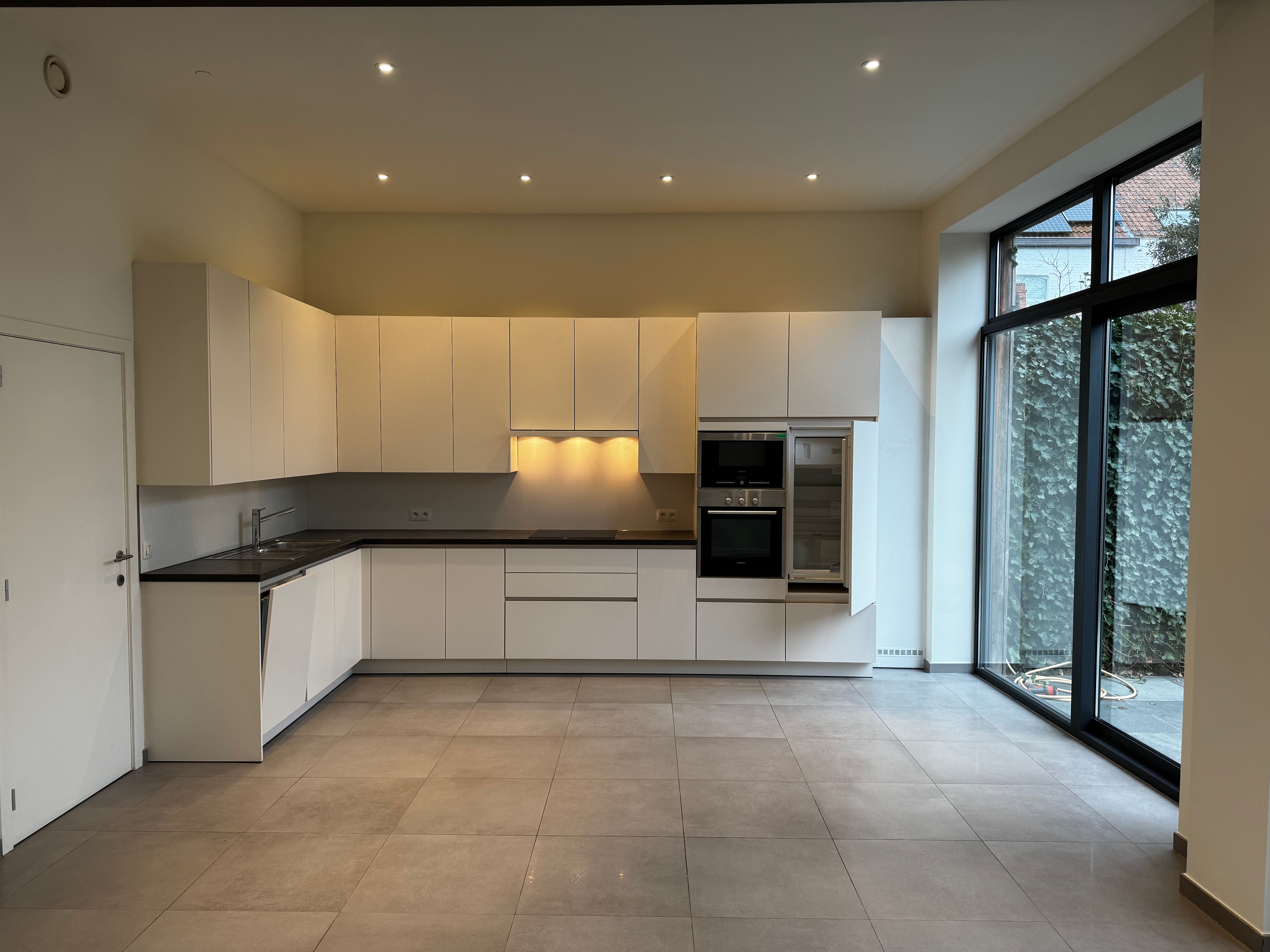 Gerenoveerde woning met 3 slaapkamers en tuin foto 9