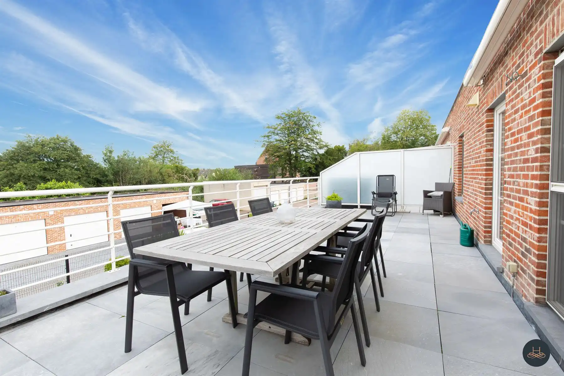 Gezellig appartement met groot terras foto 2