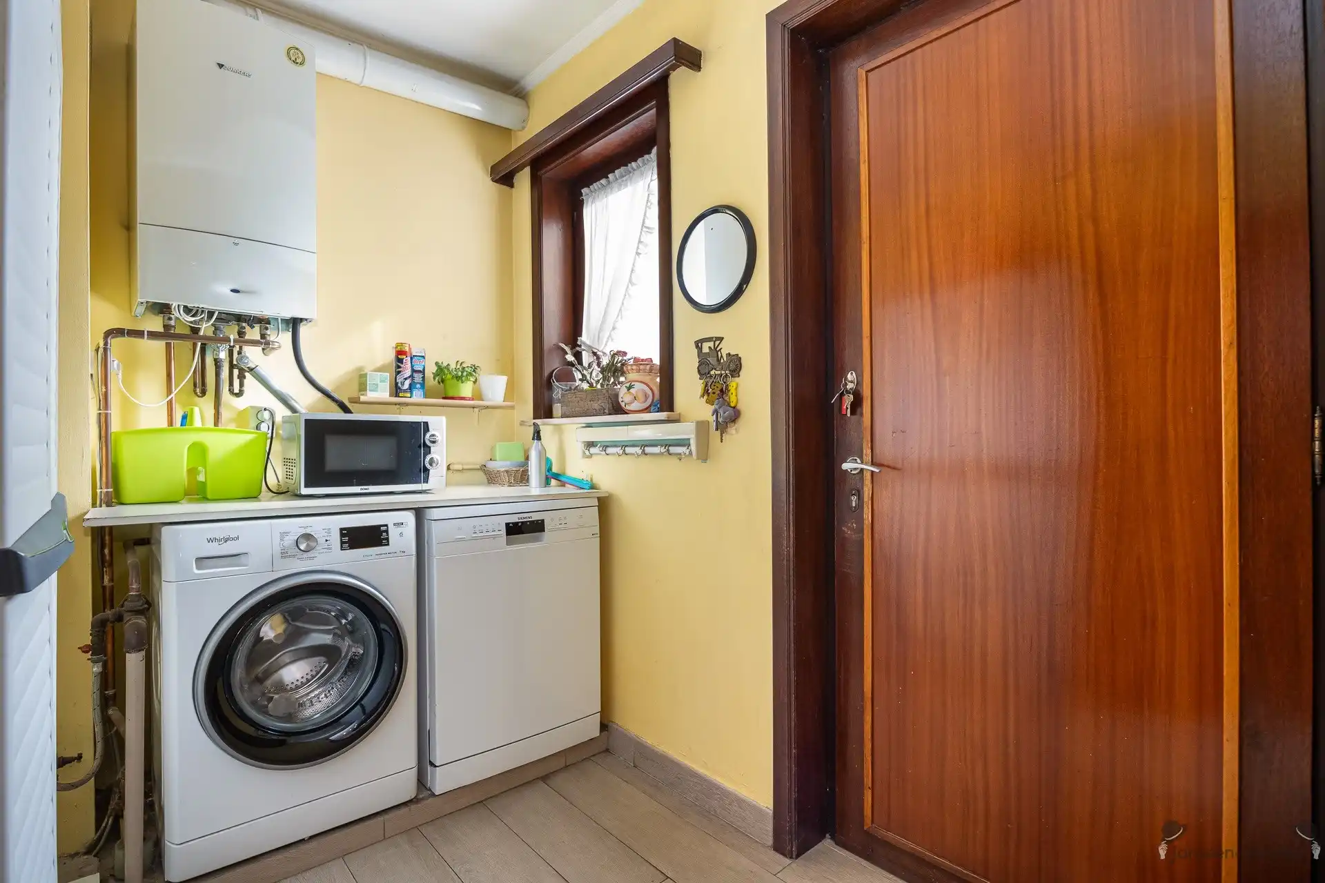 Verzorgde woning met grote tuin foto 19