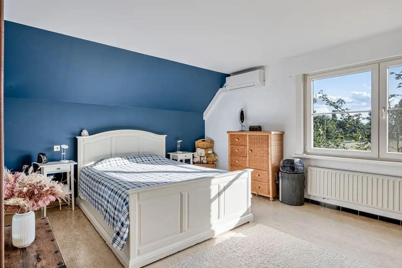 Charmante gerenoveerde woning met 5 slpks op een rustige ligging foto 21