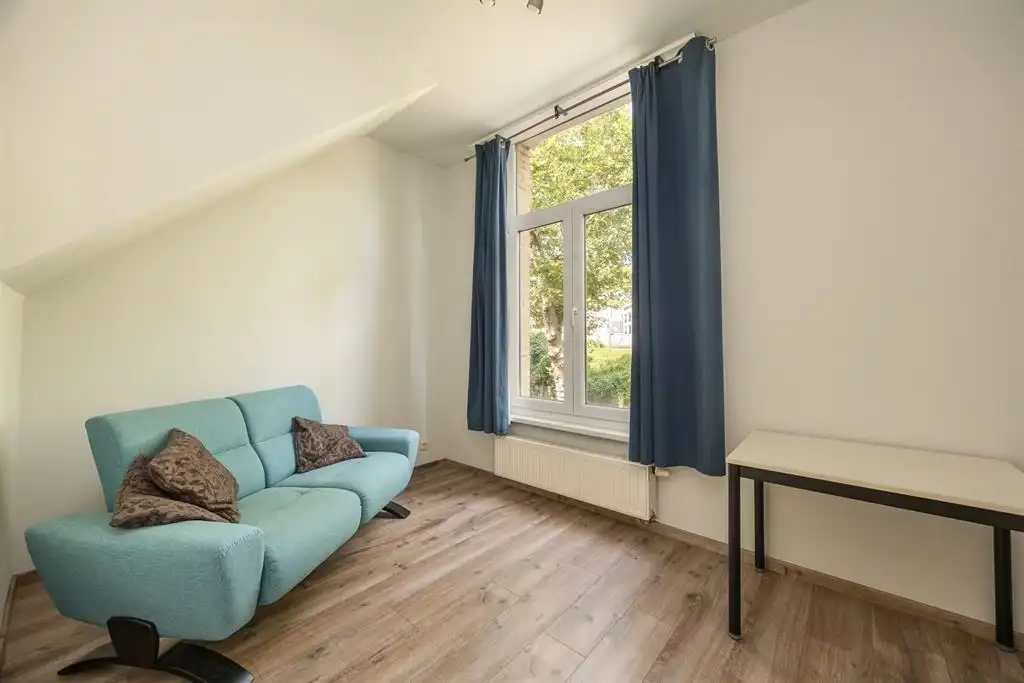 Unieke woning met eclectische gevels en dakterras foto 22