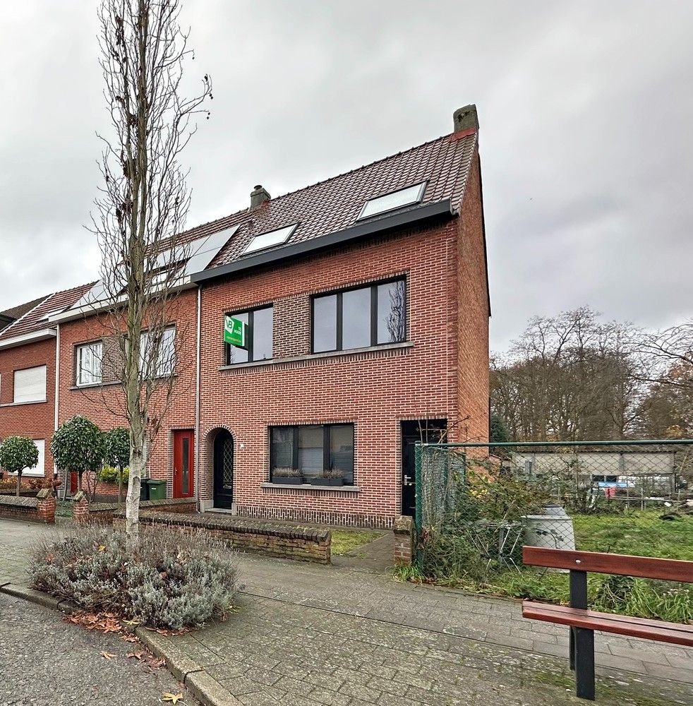 Huis met 3 slaapkamers + dressing en tuin te Wijnegem! foto {{pictureIndex}}