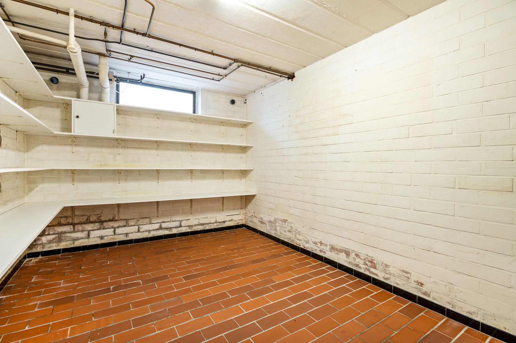 Gelijkvloerse villa met 3 slks op 2800m2 grond foto 21