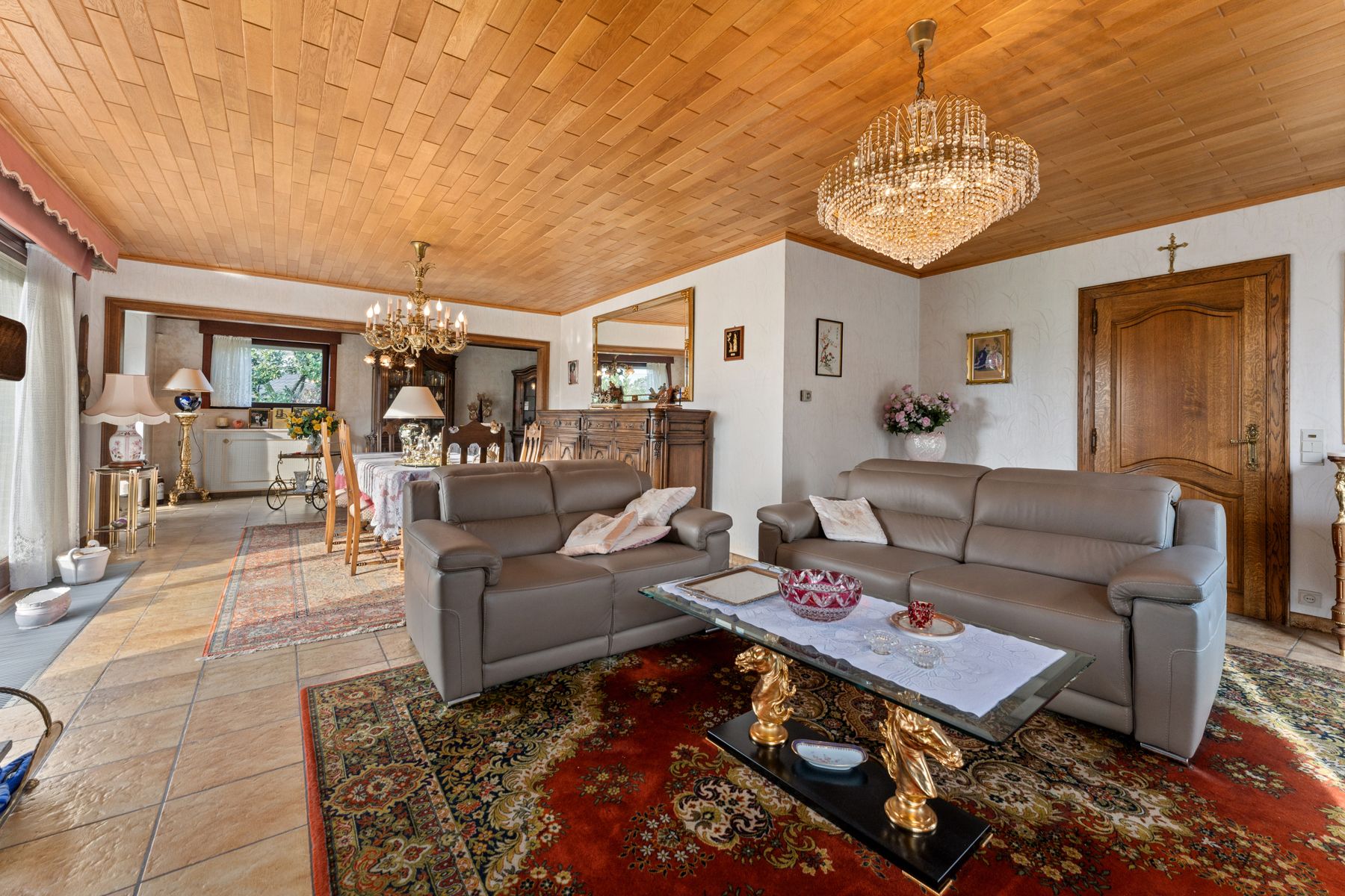 Idyllisch gelegen villa op 3598 m² met garage voor 6 wagens foto 7