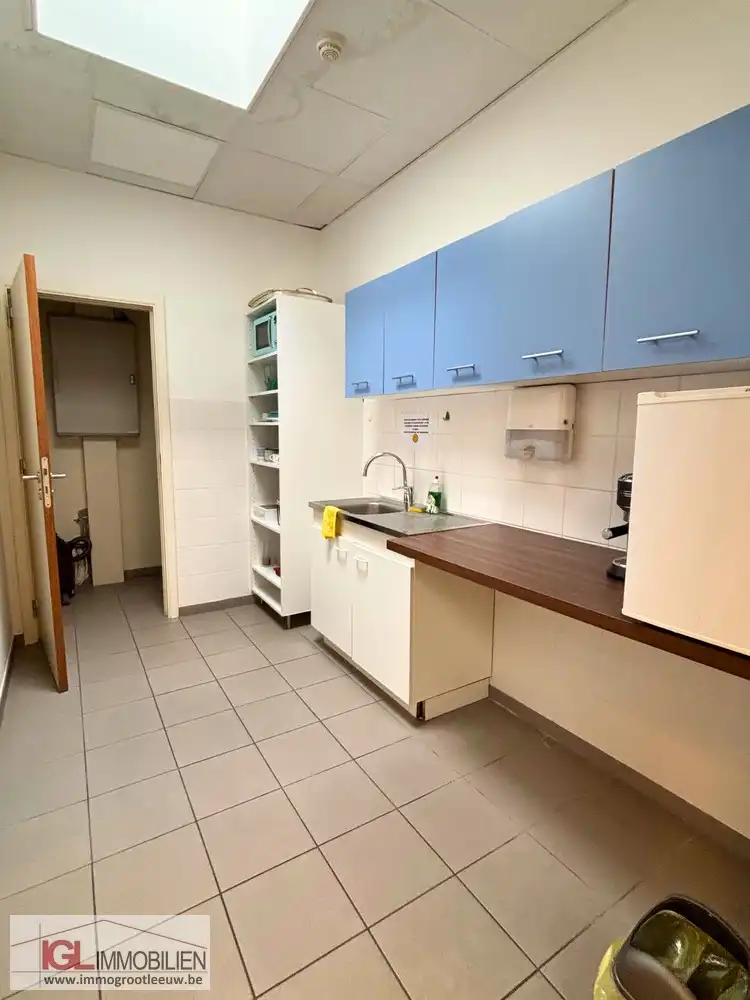 Flexibele bureauruimte met vergaderruimtes en parkeerplaatsen in Drogenbos foto 13