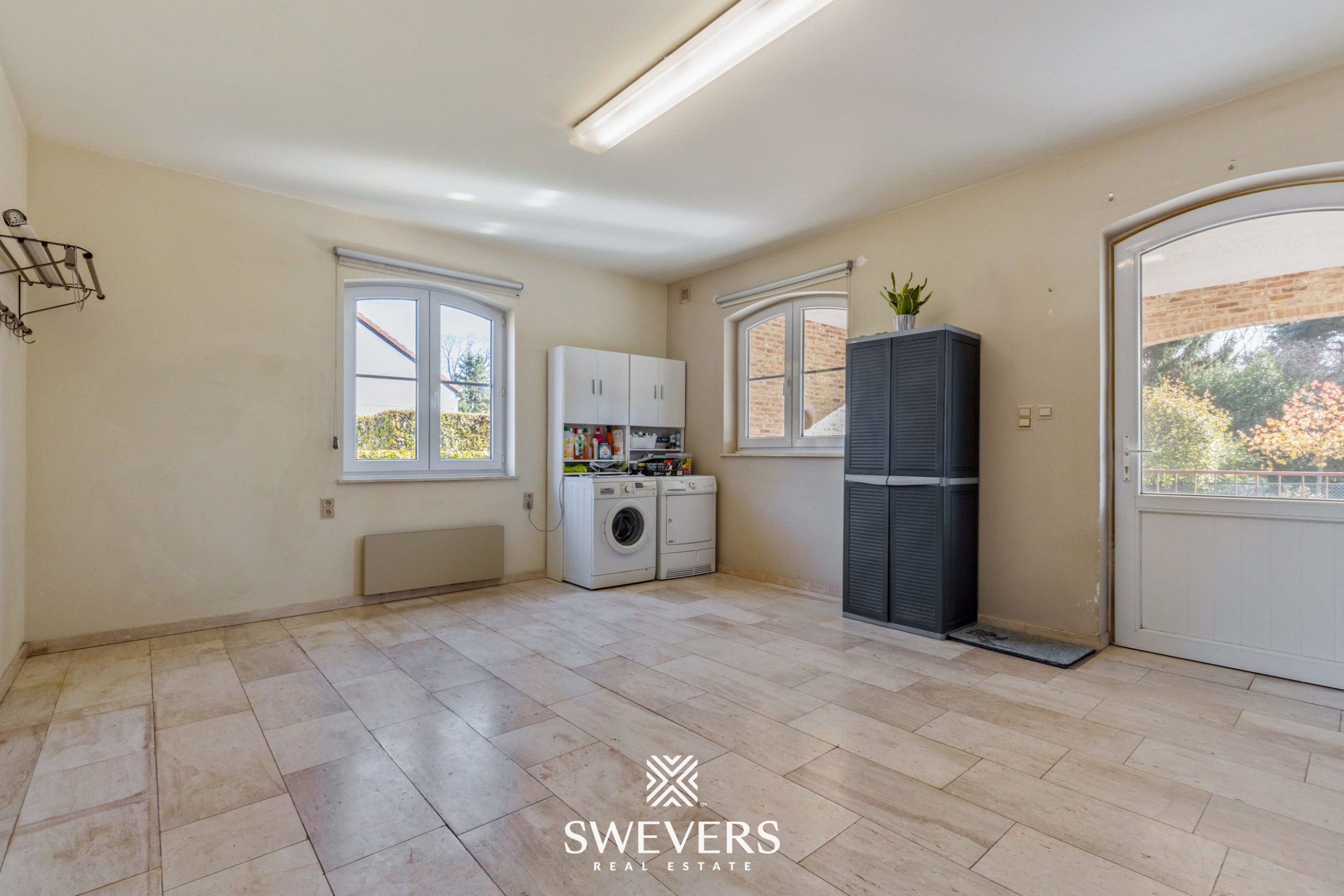 Ruime gezinswoning (282m²) met 4 slaapkamers te Lummen foto 13