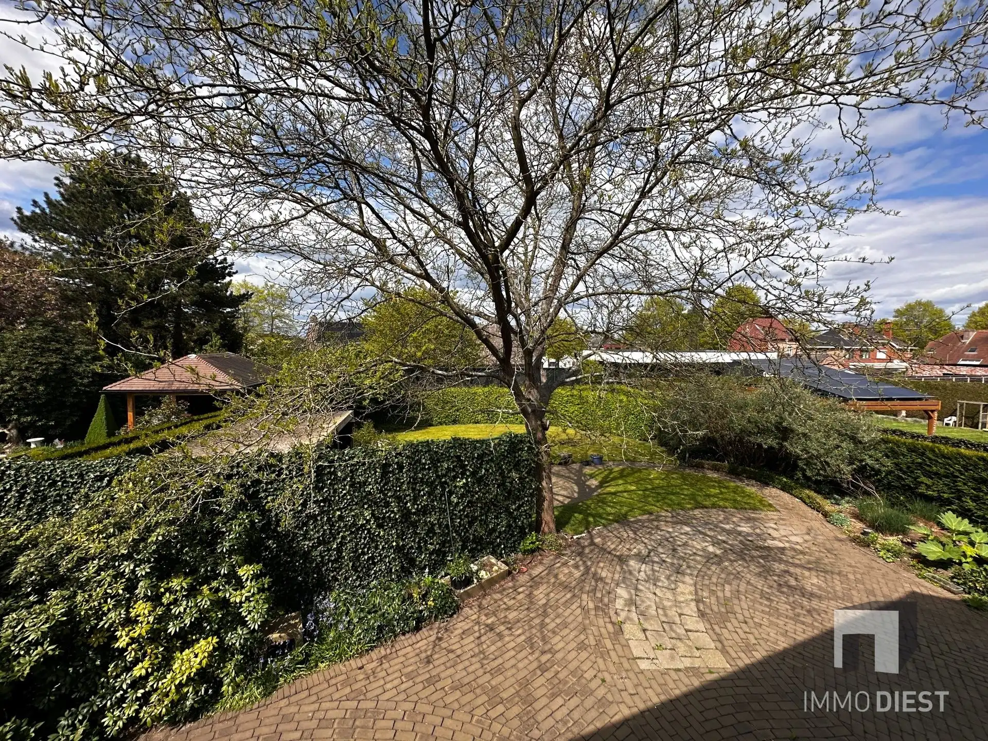 Gezinswoning met 4 slaapkamers en mooie tuin foto 23