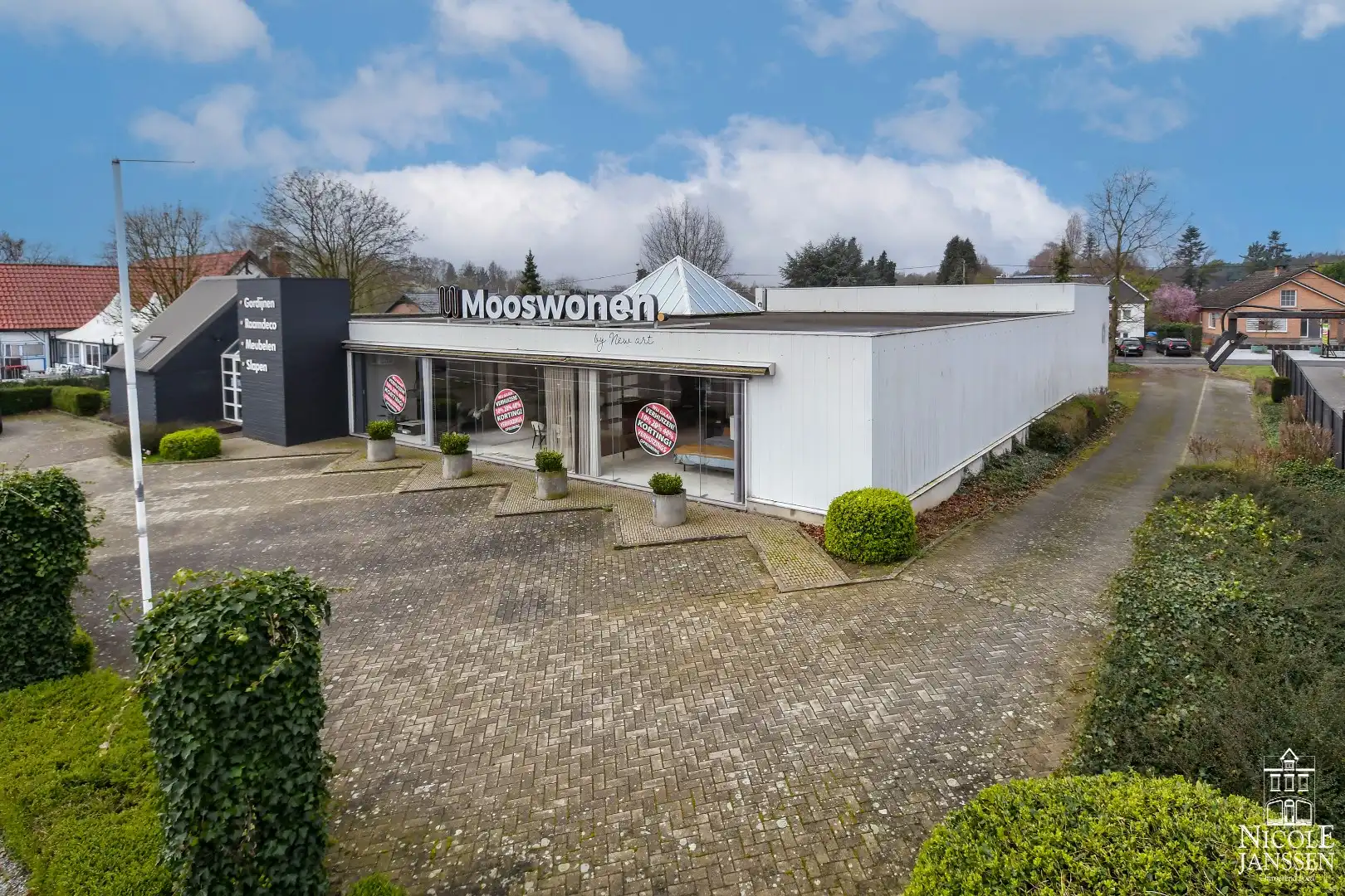 Ruim en luchtig handelspand van ca. 1050m² foto 2