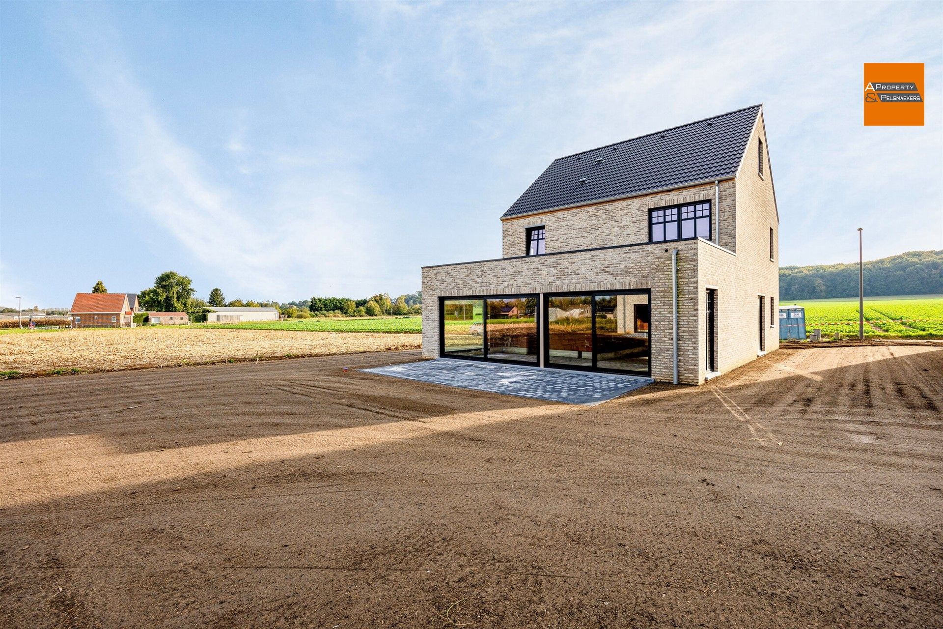 Nieuwbouwwoning met 4 slaapkamers foto 6