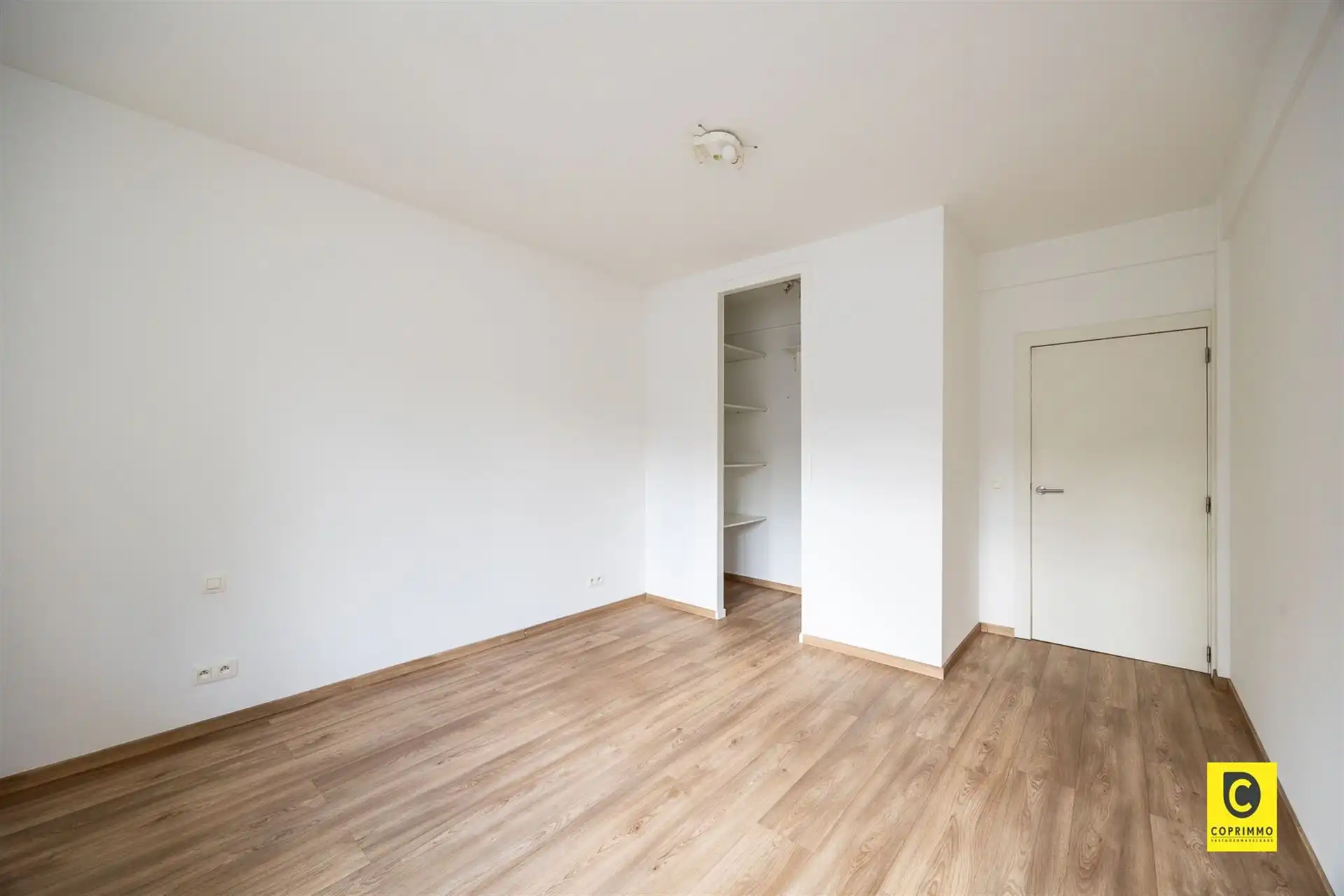 Ruim 3 slaapkamer appartement! foto 9