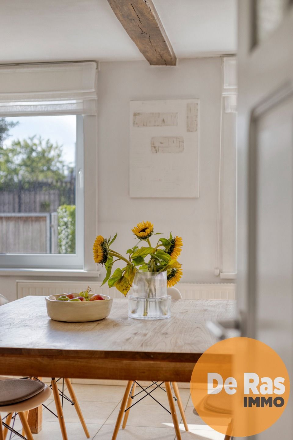 BURST - Instapklare woning met bijgebouw en ruime tuin foto 6