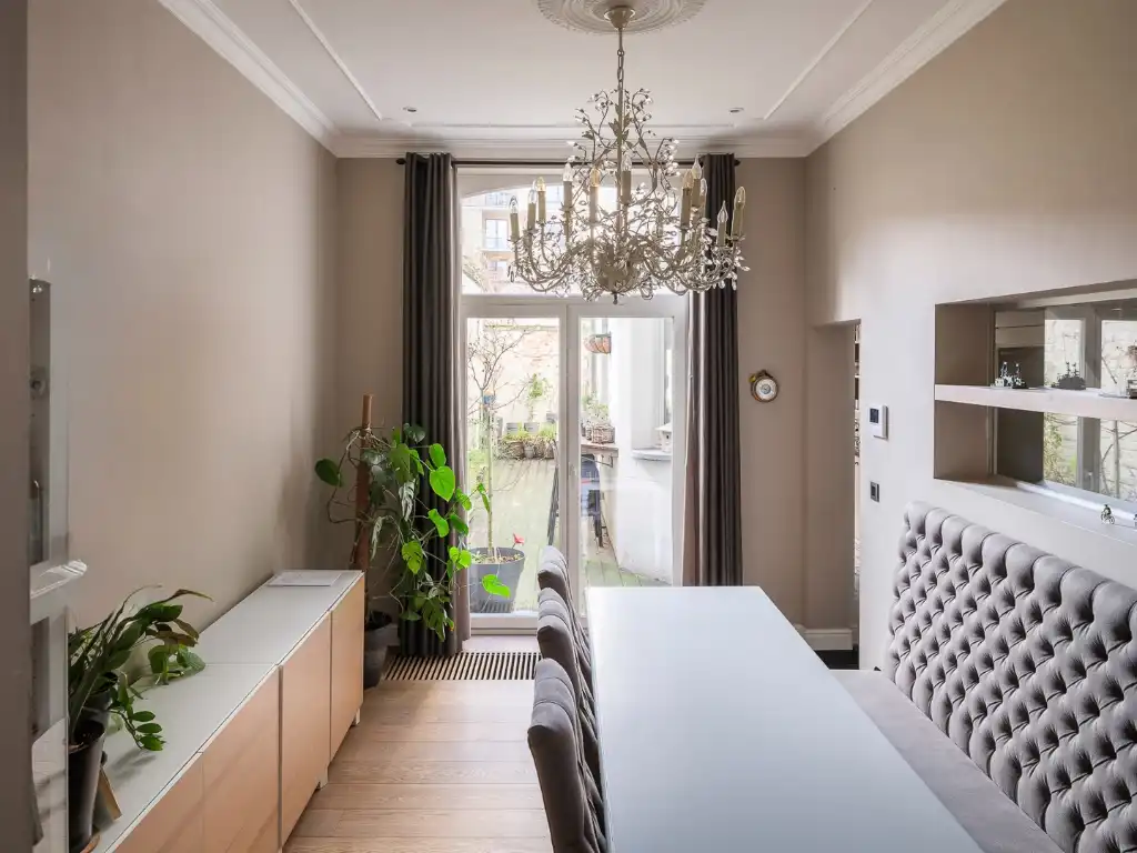 Hoogwaardig gerenoveerde stadswoning met zuidgerichte buitenruimte in centrum Gent foto 2