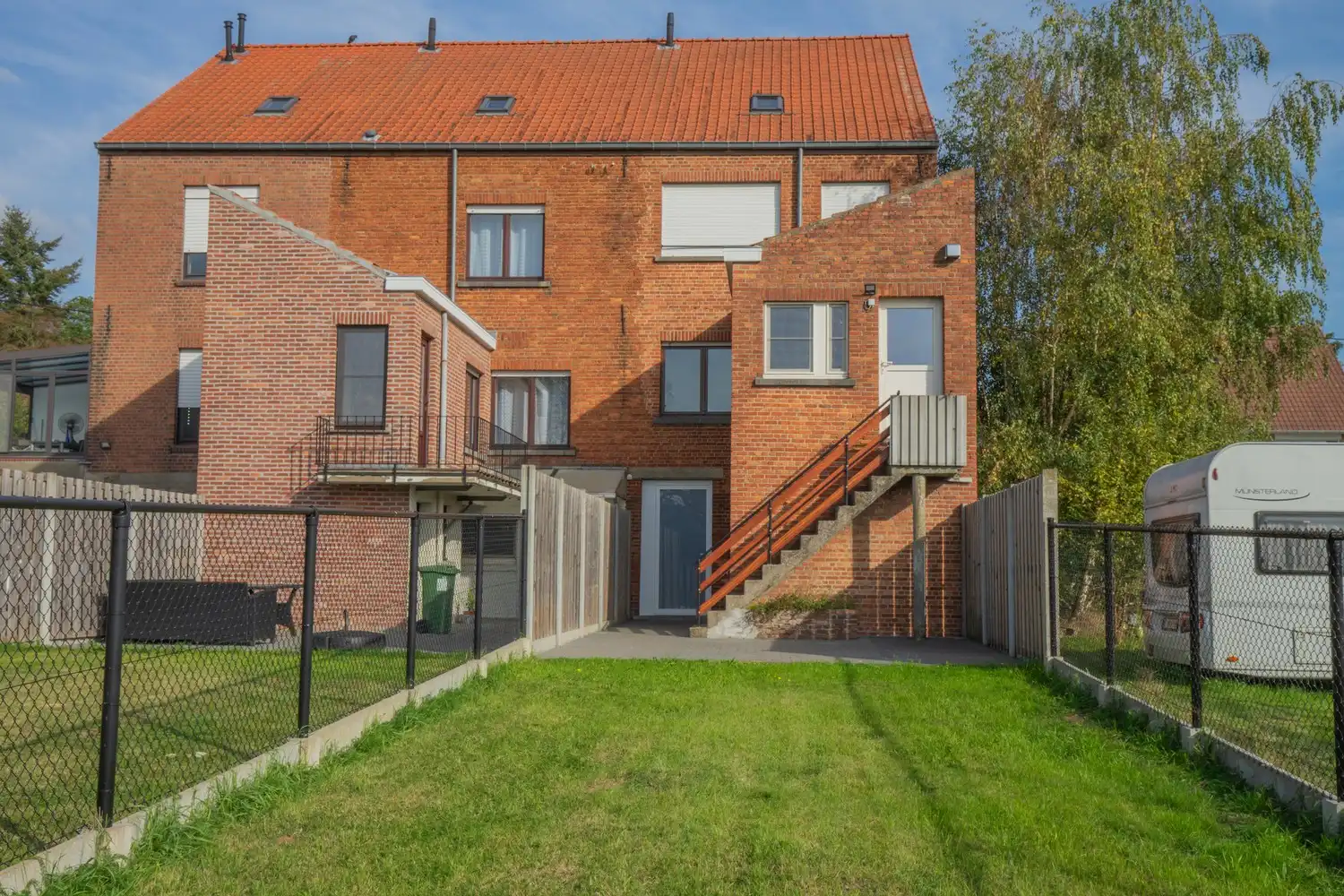 Gerenoveerde halfopen bebouwing met 3 slaapkamers, tuin en 2 autostaanplaatsen! foto 26