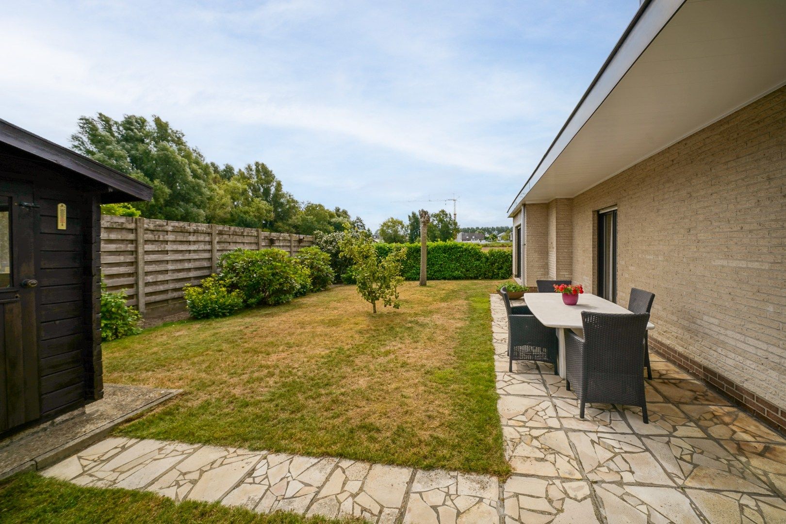 Perfect onderhouden bungalow met 3 slaapkamers op zonnig perceel in Roksem! foto 4