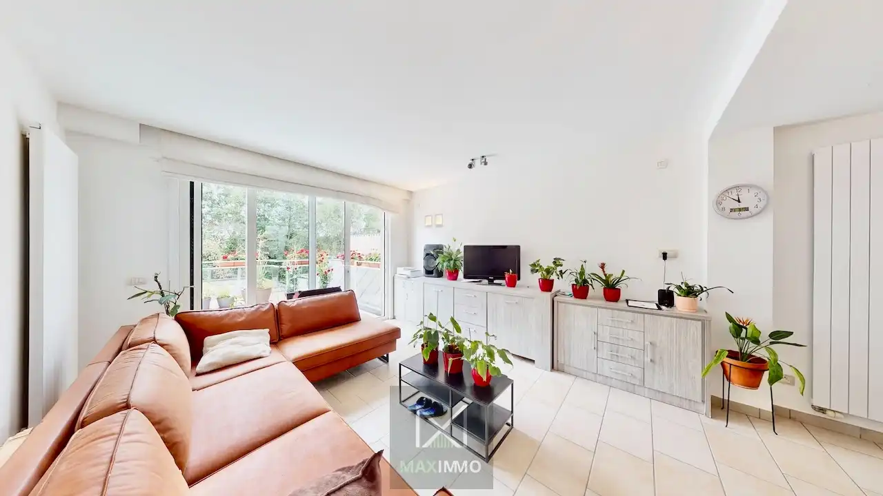 Handelspand met ruime woonst, stadstuin & dubbele garage in Rekkem foto {{pictureIndex}}