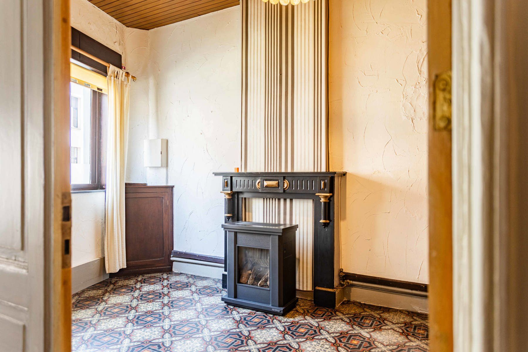 Te koop: te renoveren woning met private parkeerplaats! foto 4