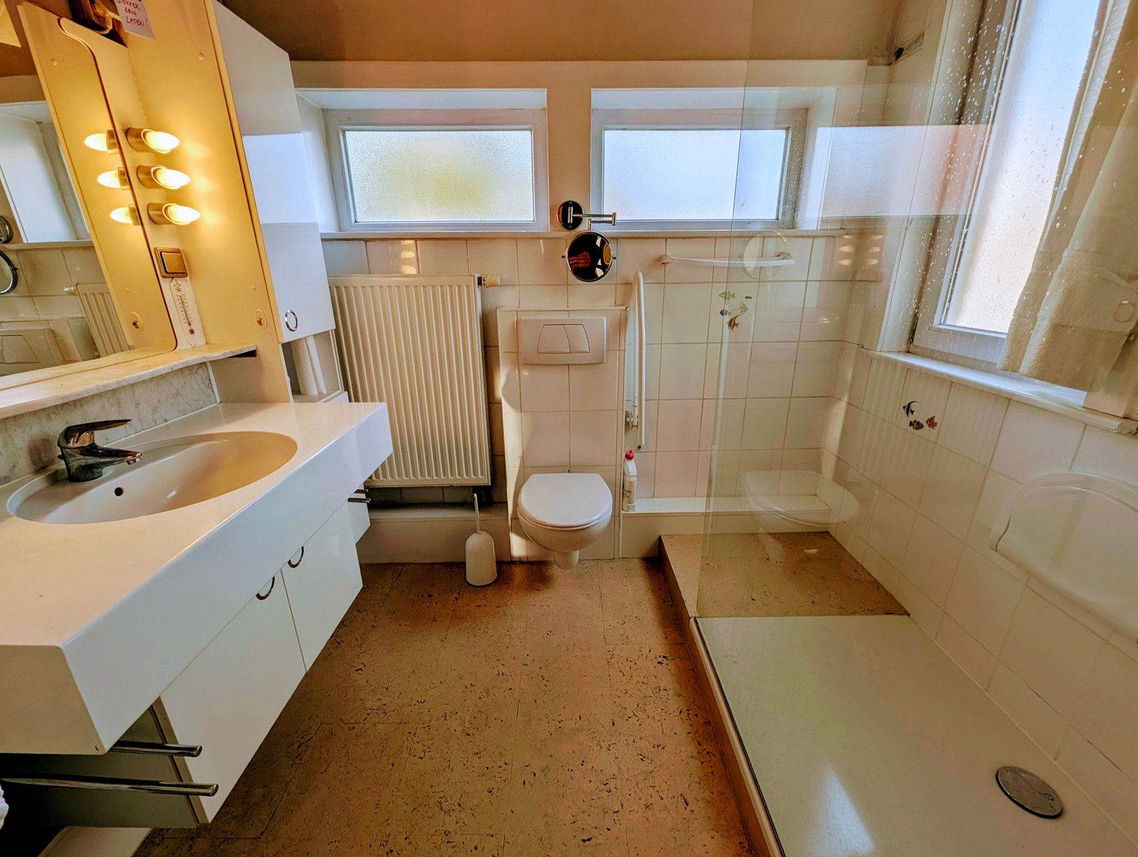 Charmant vilaatje uit 1929 in rustige straat te Sint-Idesbald: 4 Slaapkamers (5 mogelijk) , Tuin & Garage. foto 13