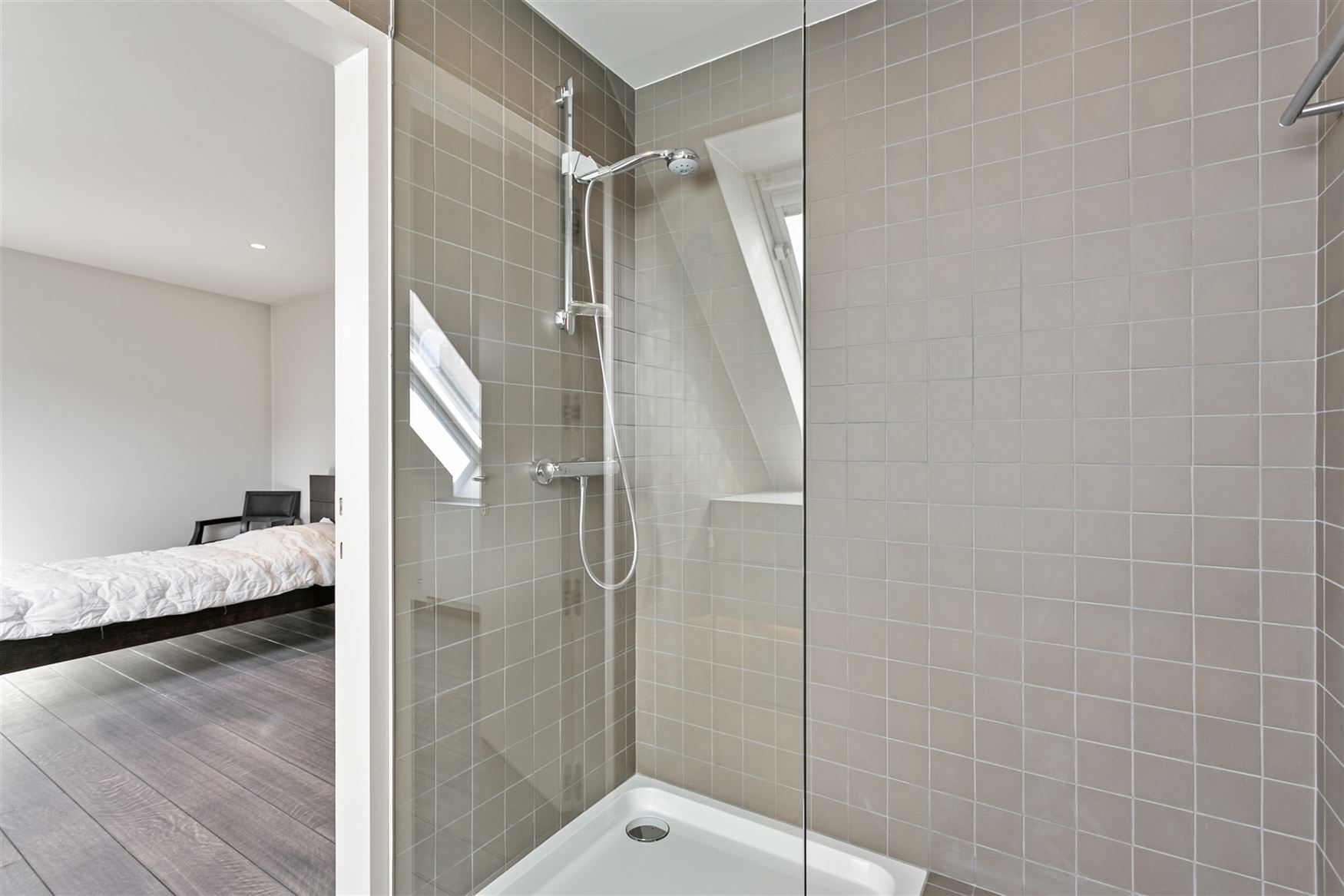 Zeer ruim bemeubeld duplexappartement foto 26