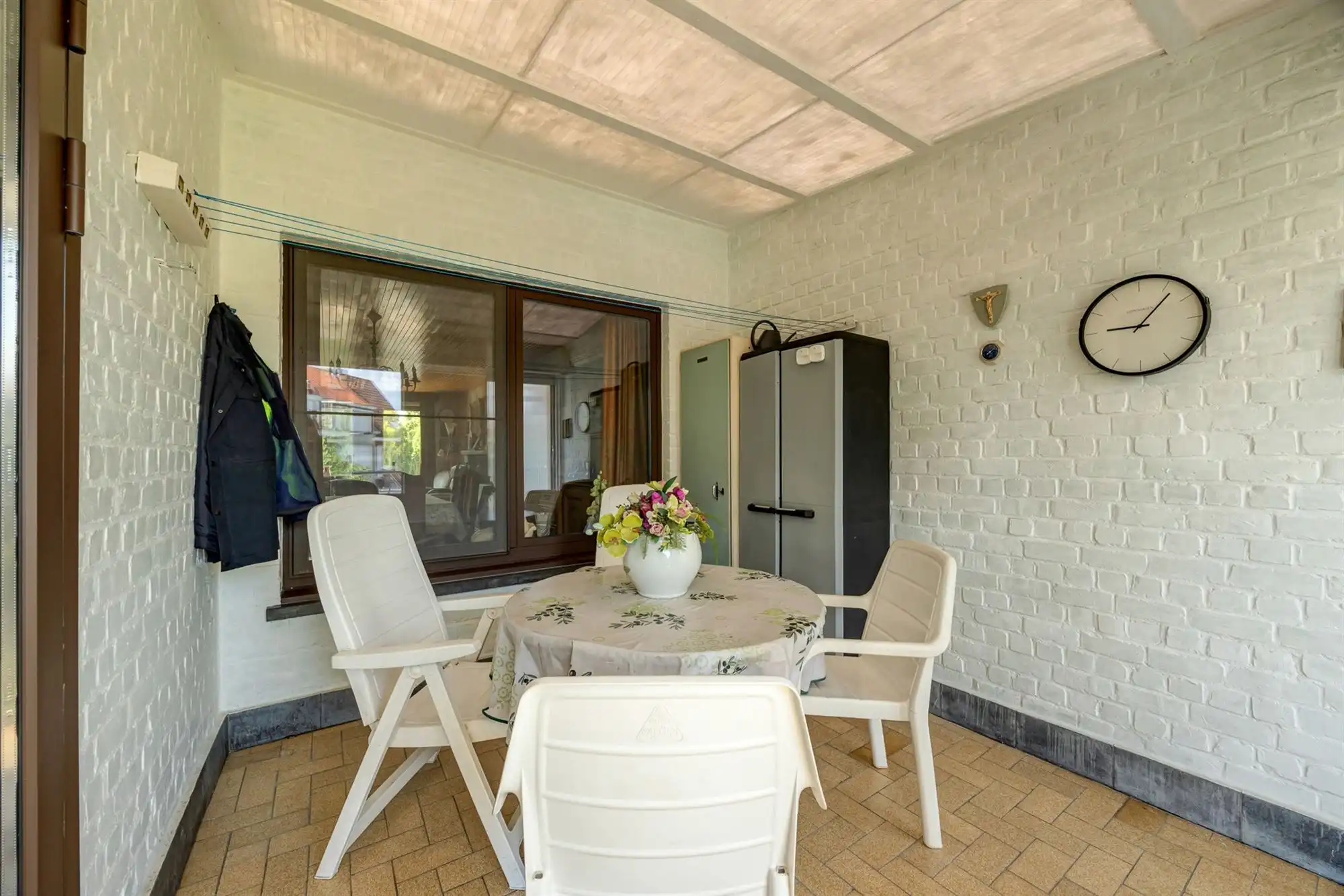 Gedeeltelijk gerenoveerde tweewoonst met tuin en garage foto 17