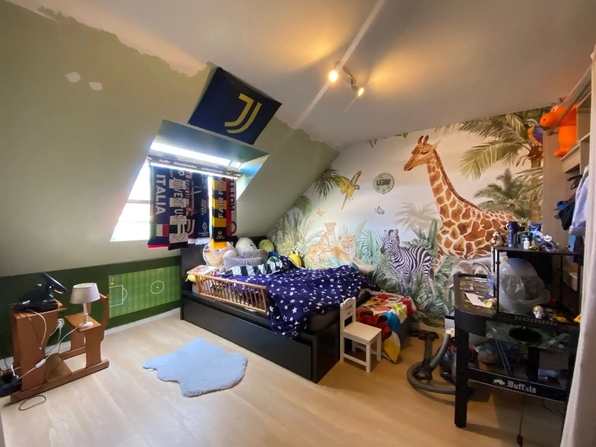 Halfopen bebouwing met drie slaapkamers in rustige woonwijk foto 14