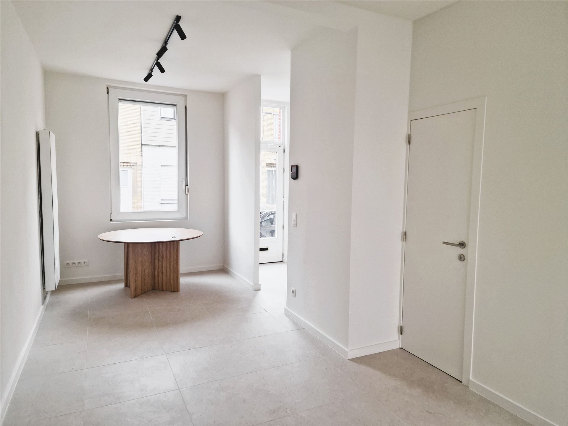 Gerenoveerde woning met 2 slpk en tuin foto 4
