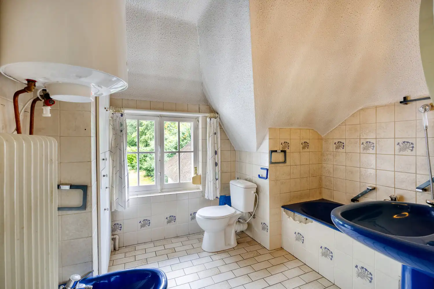 Charmante te renoveren cottagewoning met 3 slaapkamers en garage op 678m2! foto 23