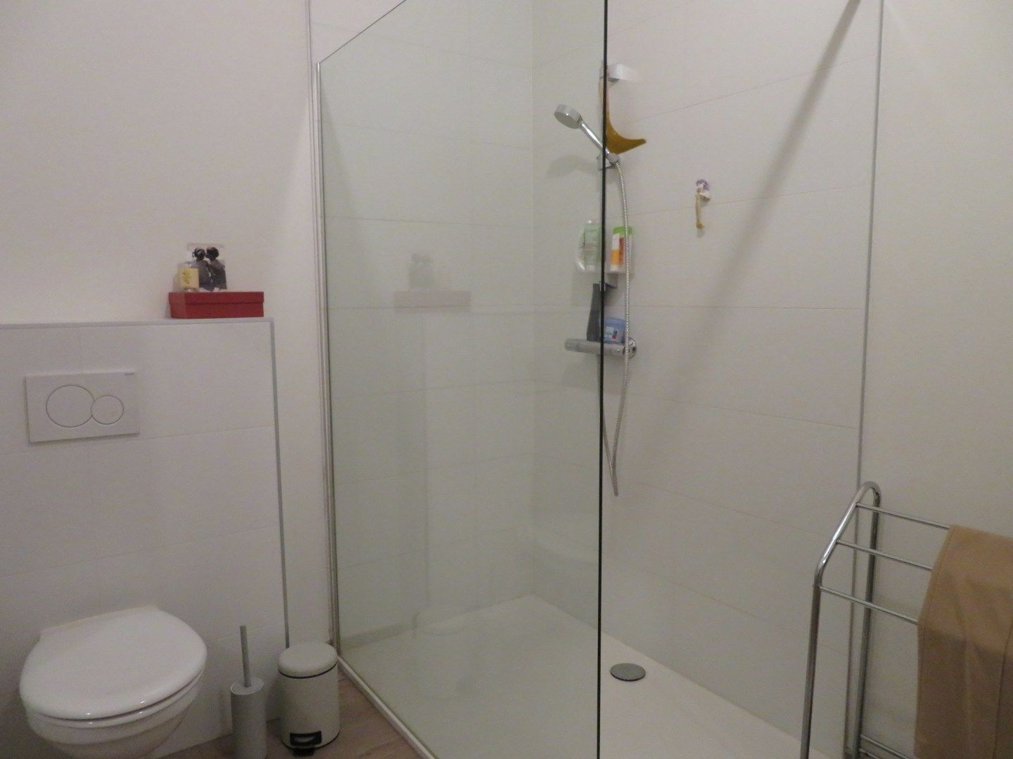 Recent, hoogwaardig afgewerkt gelijkvloers appartement, met terras en inpandige garage, in het centrum van Maaseik!  foto 22