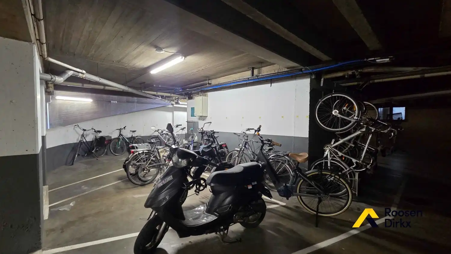 Verzorgd tweeslaapkamerappartement met parkeerplaats in centrum Bree. foto 20