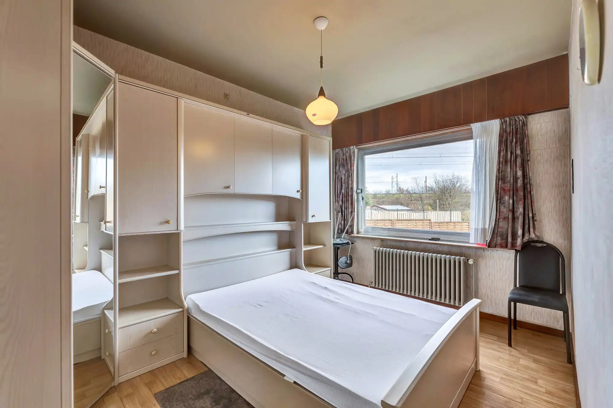 Bungalow met garage en tuintje op strategische ligging foto 16