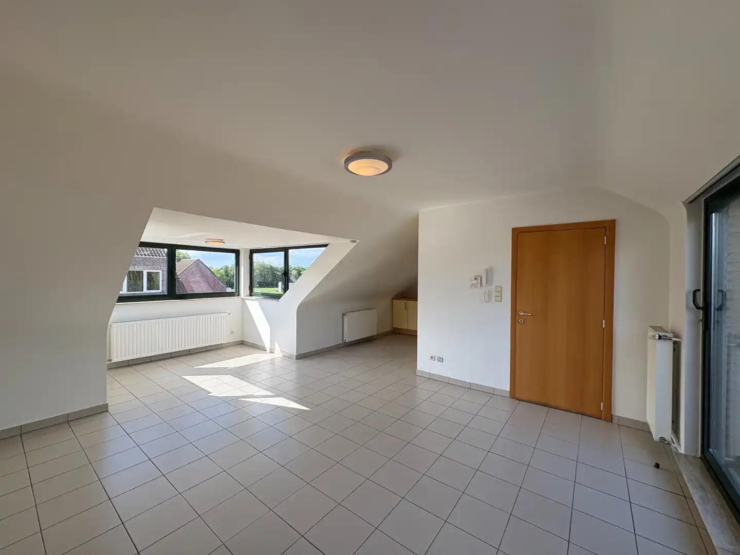 Gunstig gelegen, lichtrijk appartement foto 6