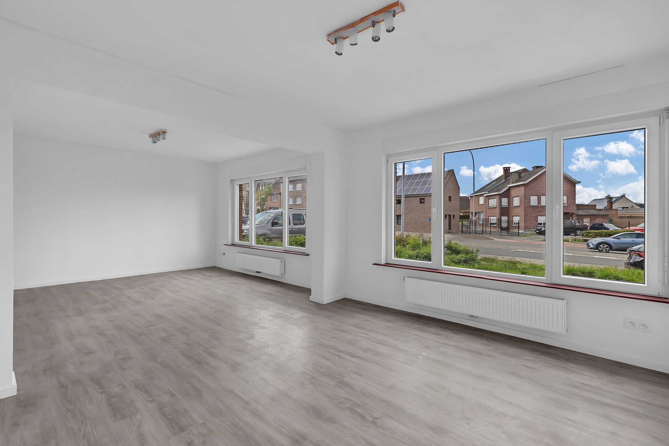 Gerenoveerde woning te koop in Meerbeke! foto 4