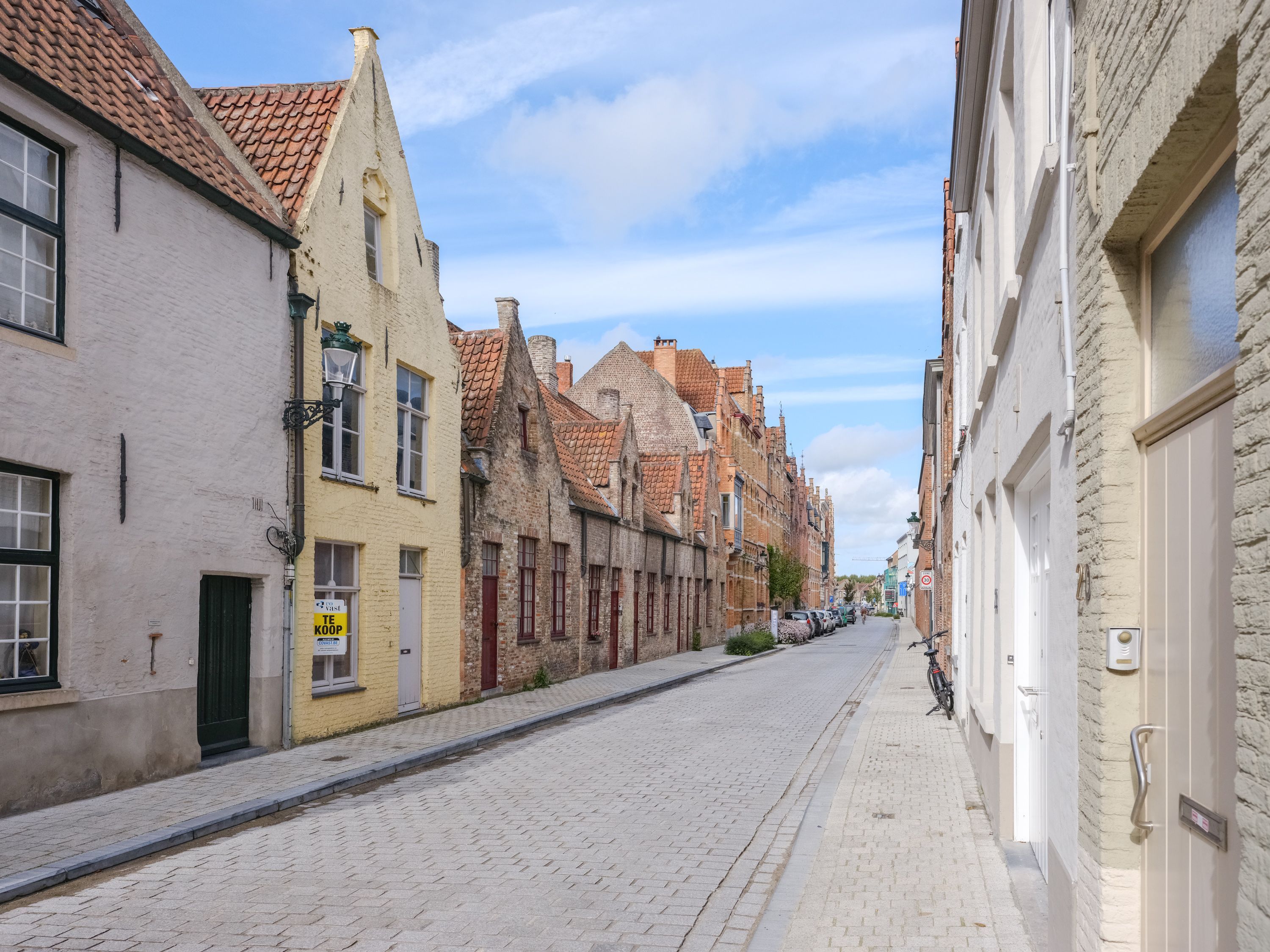 Centraal gelegen stadswoning met 3 slaapkamers en stadstuintje – ideaal renovatieproject foto 30