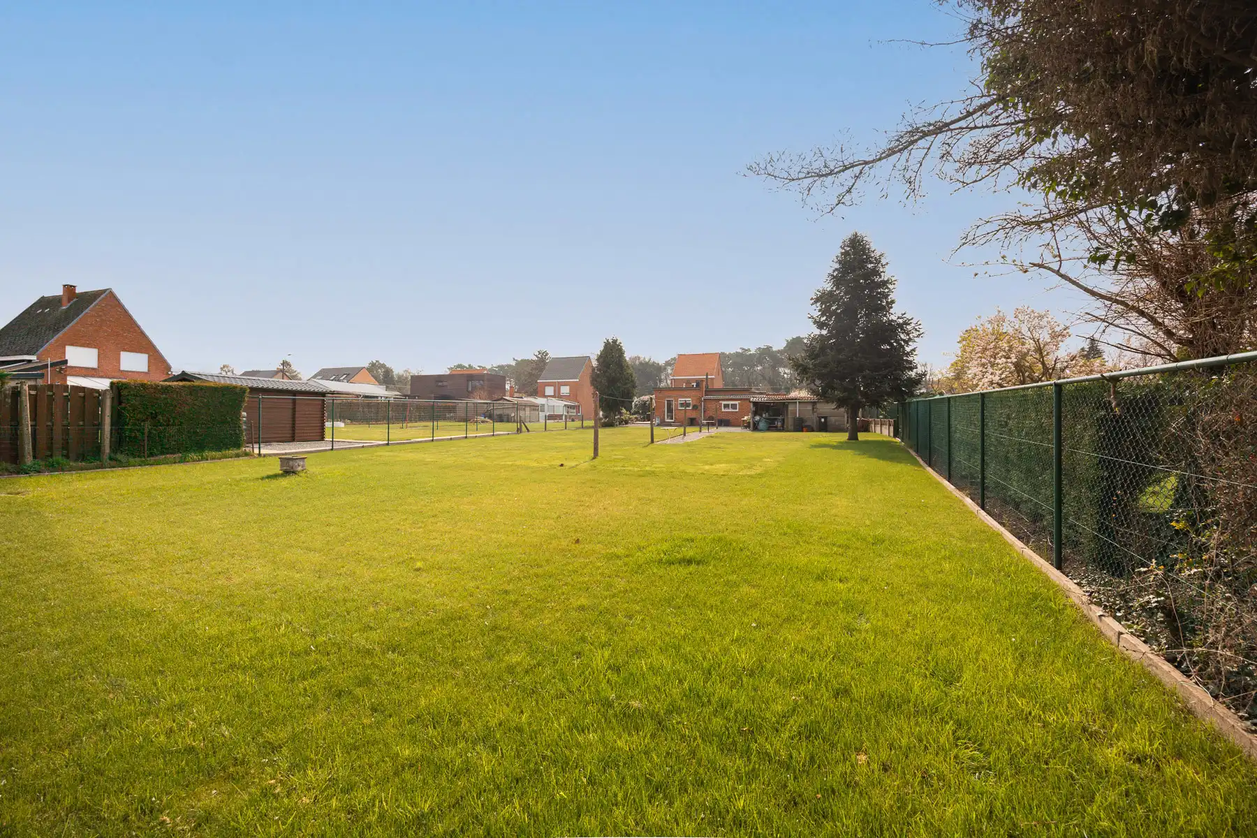 Open bebouwing met veelzijdig bijgebouw op een toplocatie foto 27