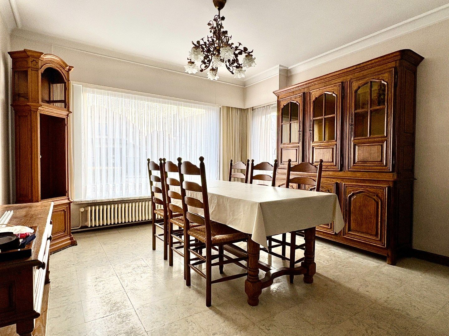 Ruime half openbebouwing met grote garage, 3 slks met mogelijkheid tot 5 slks. foto 6