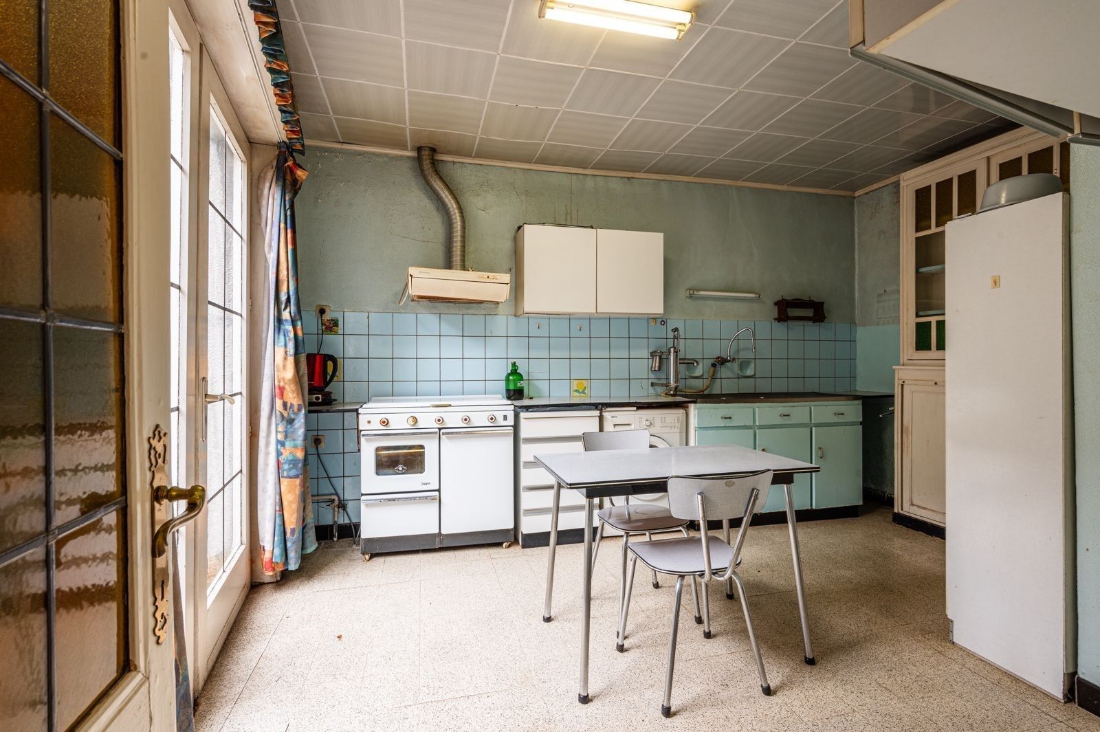 Ruime, te renoveren woning in het centrum van Eeklo foto 6