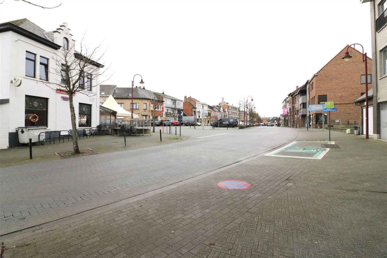 Duplex-appartement met 2 slpk., terras, autostaanplaats in centrum foto 35