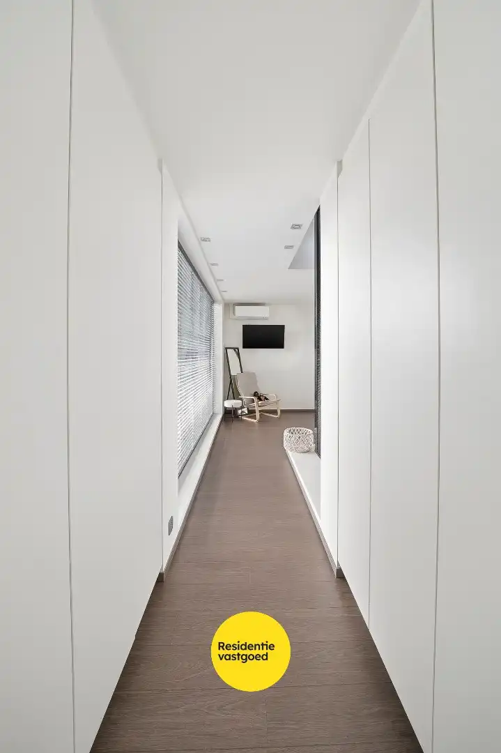 Ruime lichtrijke nieuwbouwvilla in centrum Oudenburg foto 23