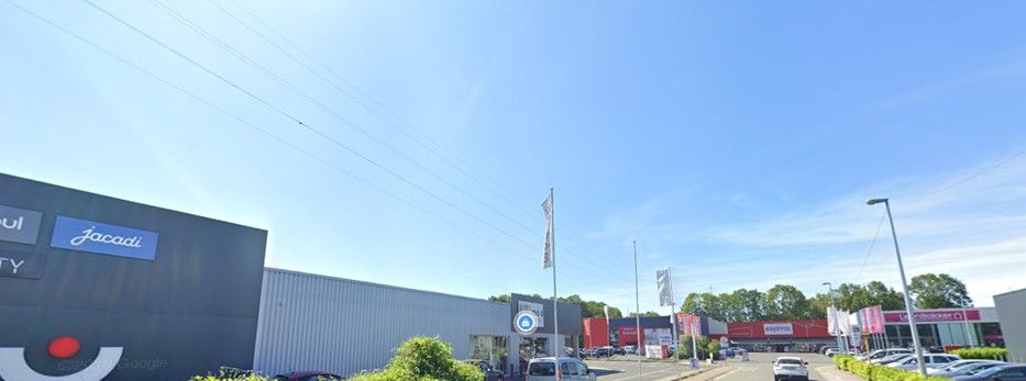 COMMERCIEEL GEBOUW FROYENNES  foto 2