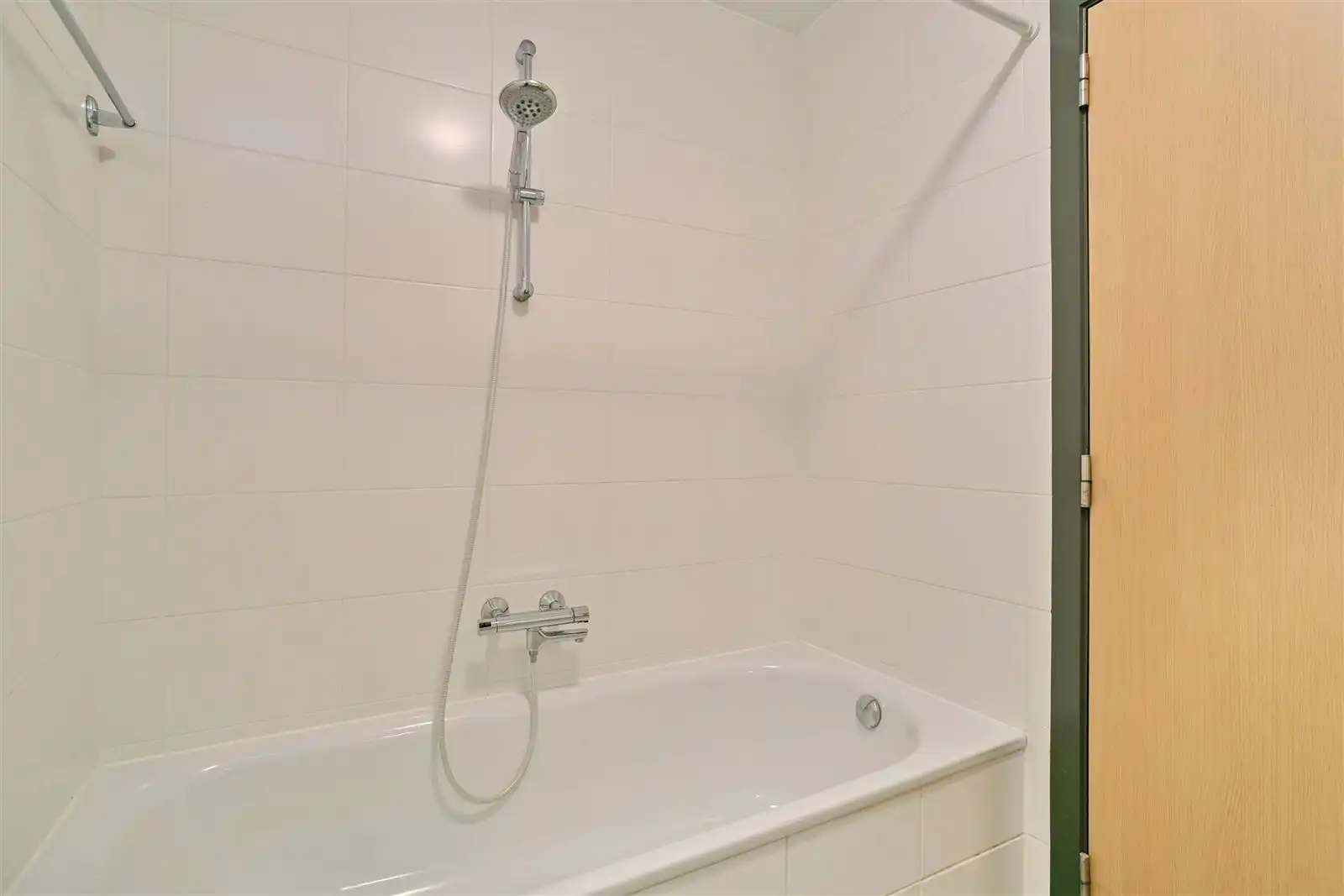 Gunstig gelegen duplex-appartement met inpandige garage en tuin foto 19