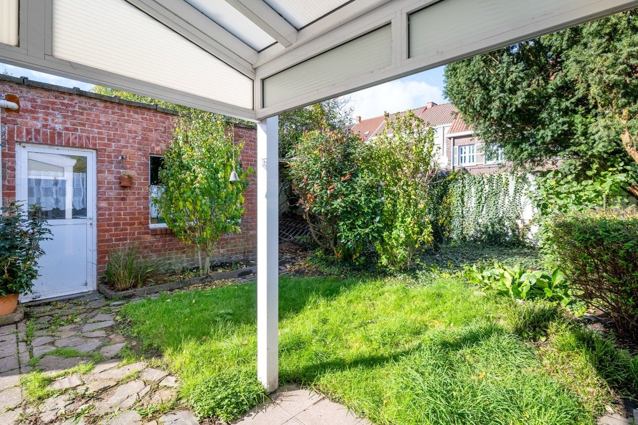 Gezellige, te renoveren, woning met charmante tuin aan een groenzone foto 10