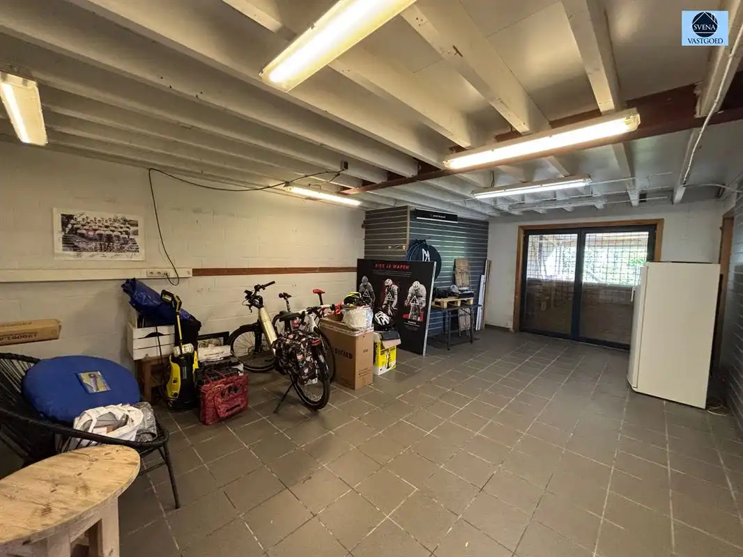 COMMERCIELE RUIMTE MET DUPLEXAPPARTEMENT- VEEL MOGELIJKHEDEN EN UITSTEKENDE ZICHTBAARHEID foto 9
