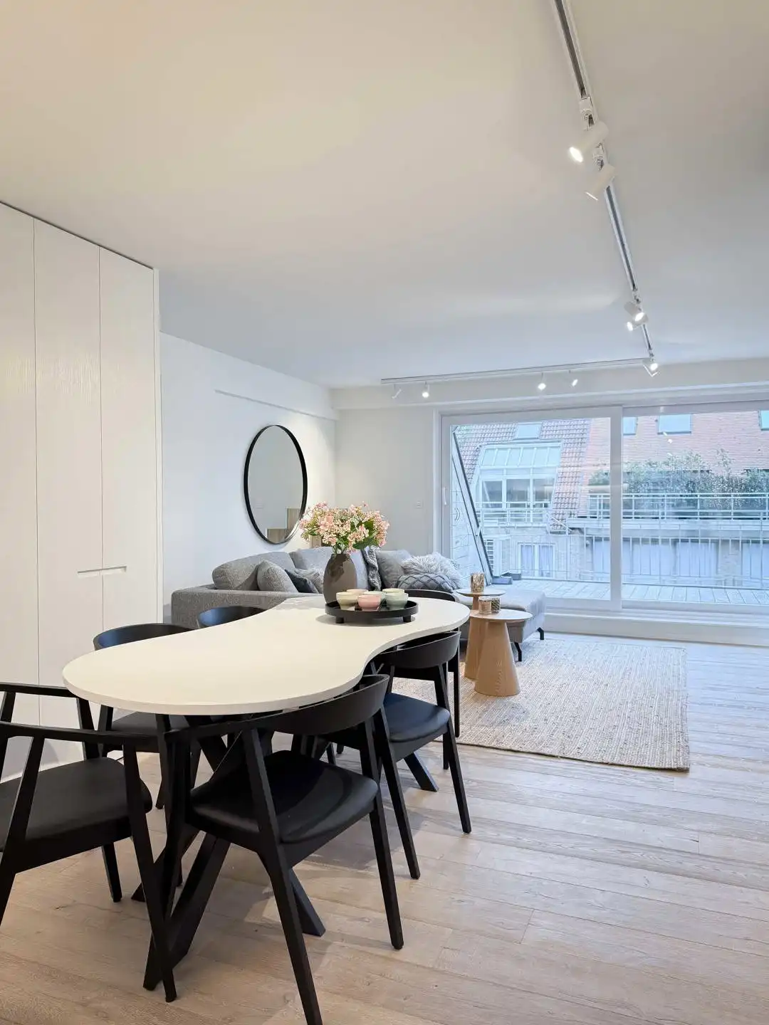 Stijlvol gerenoveerd duplex-appartement met 2 zonneterrassen foto 9