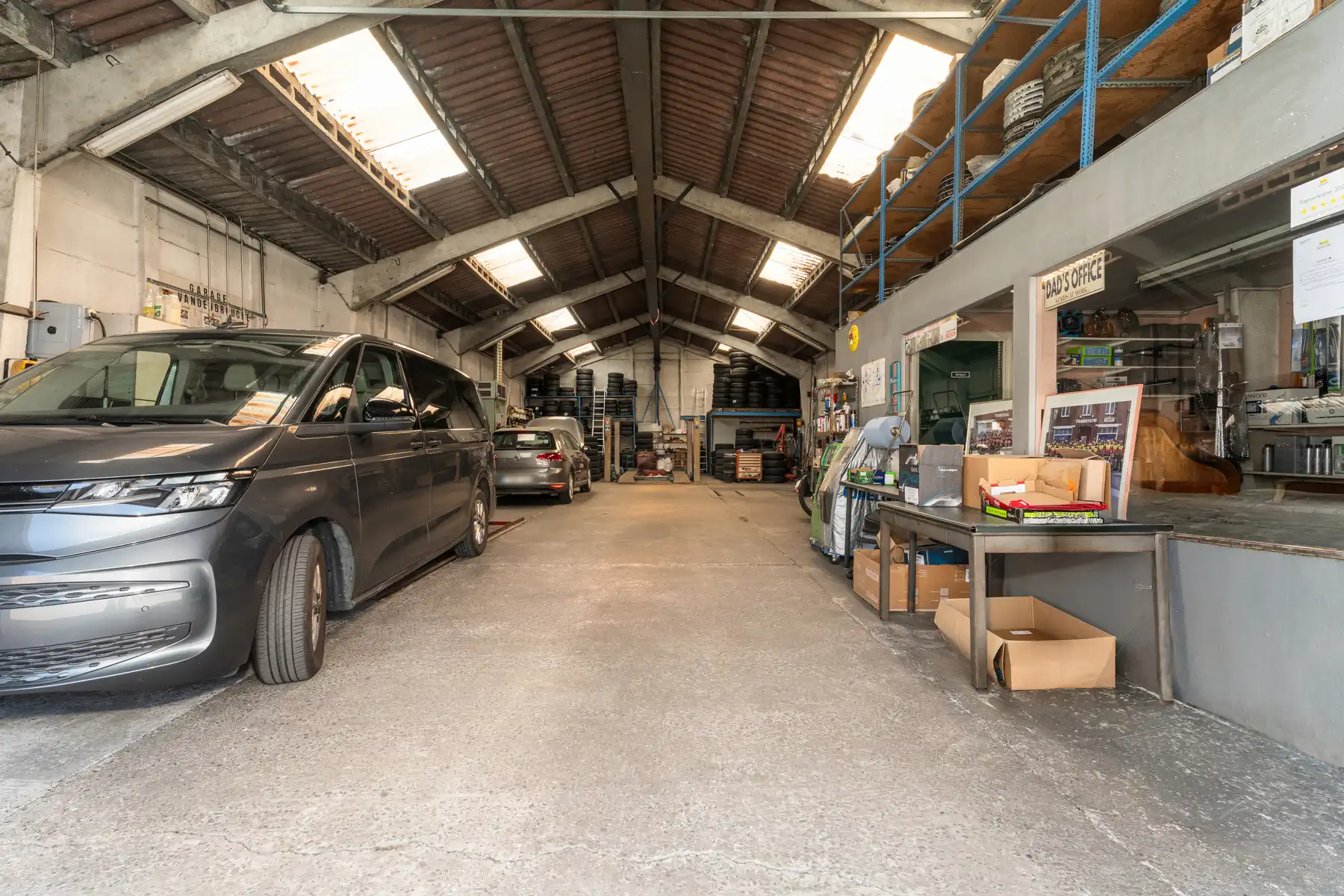 Ruime woning met loods foto 4