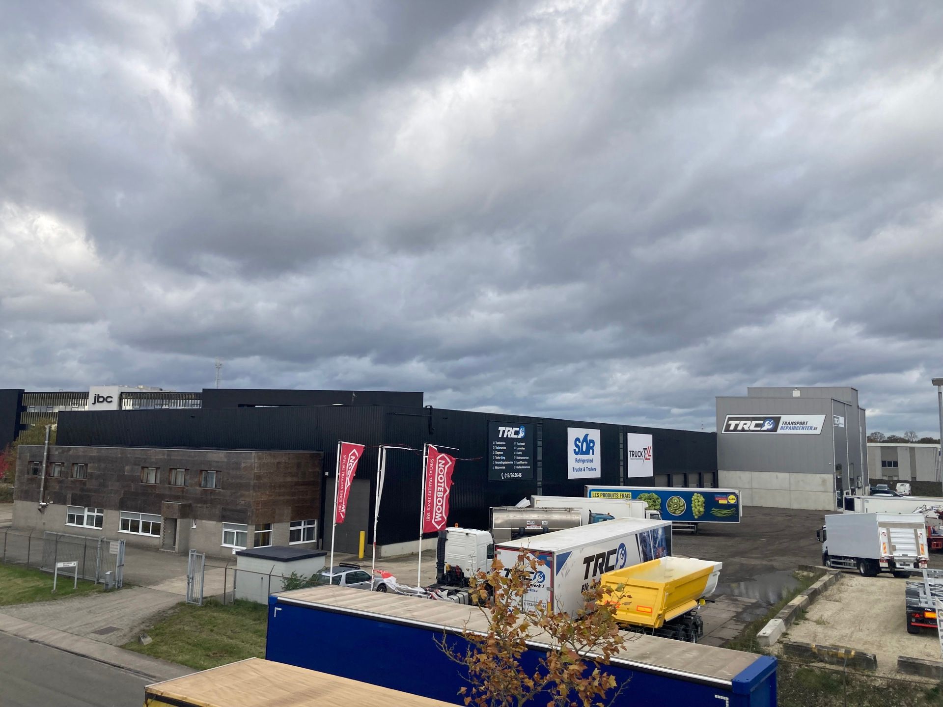 Bedrijfsgebouw met kantoren in Houthalen foto 13